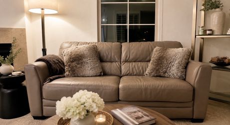 Beautiful sofa  bed / futon / pull out bed