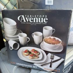 Dinnerware Set 