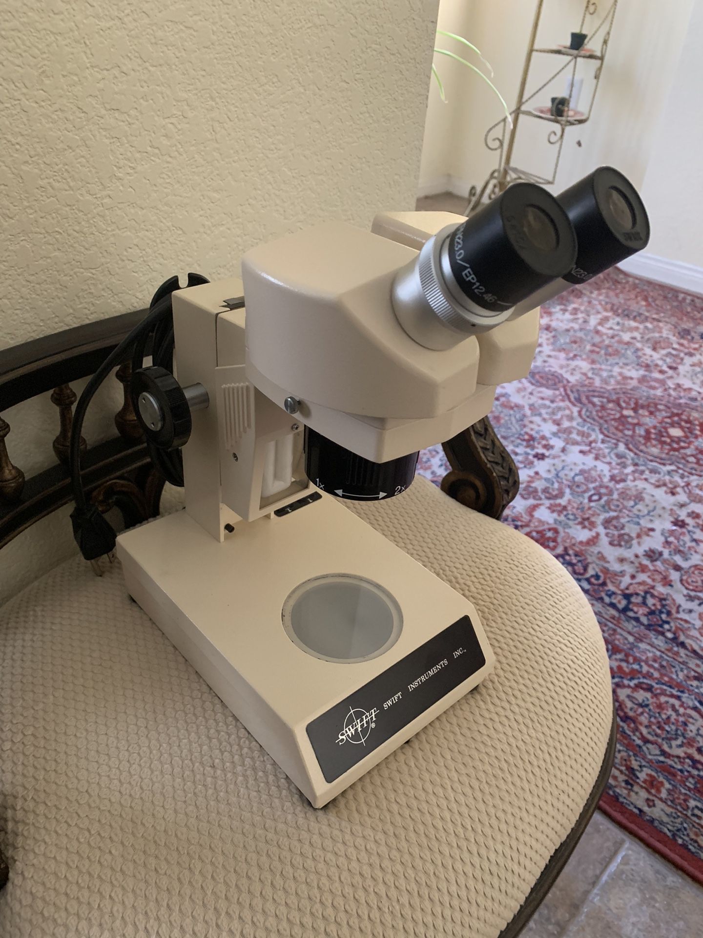 Swift SM-80 Microscope