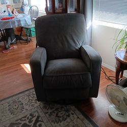 Swivel Rocker Recliner 