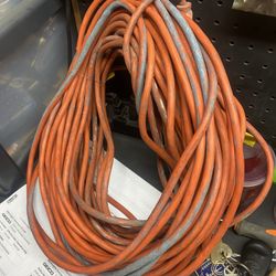 100 Ft’ Outdoor Extension Cord!