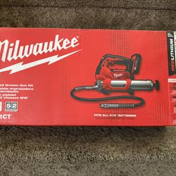 Milwaukee M18 2 Speed Grease Gun Kit 