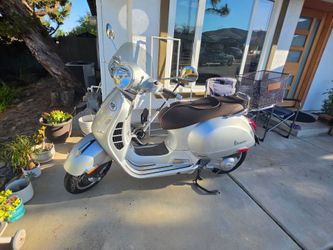 2016 Vespa GTS 300 70th Anniversary