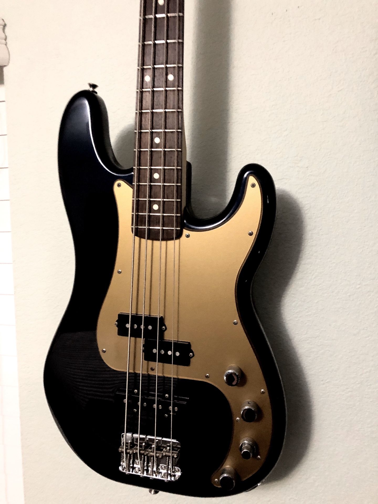 Fender MIM Deluxe Active Precision Bass Special