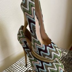 Beautiful High Heels Size 8 Pumps Shoes Like  New Made By Shoedazzle