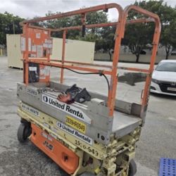 JLG Electic Scissor Lift 19’