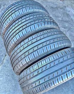 235 65 18 Michelin tires Con Excelente calidad Las 4