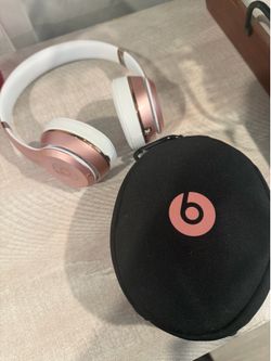 Rose gold Beats Solo 3