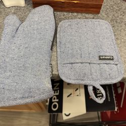 Cuisinart Neoprene Oven Mitts and Pot Holder Set - Heat Resistant Kitchen Accessories to Protect Hands with Non-Slip Grip and Hanging Loop - Ideal for