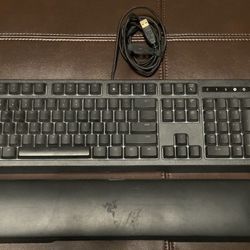 Razor Keyboard and Wrist rest