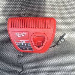 M12 Charger