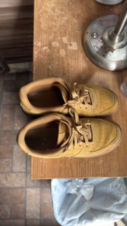 Women’s shoes