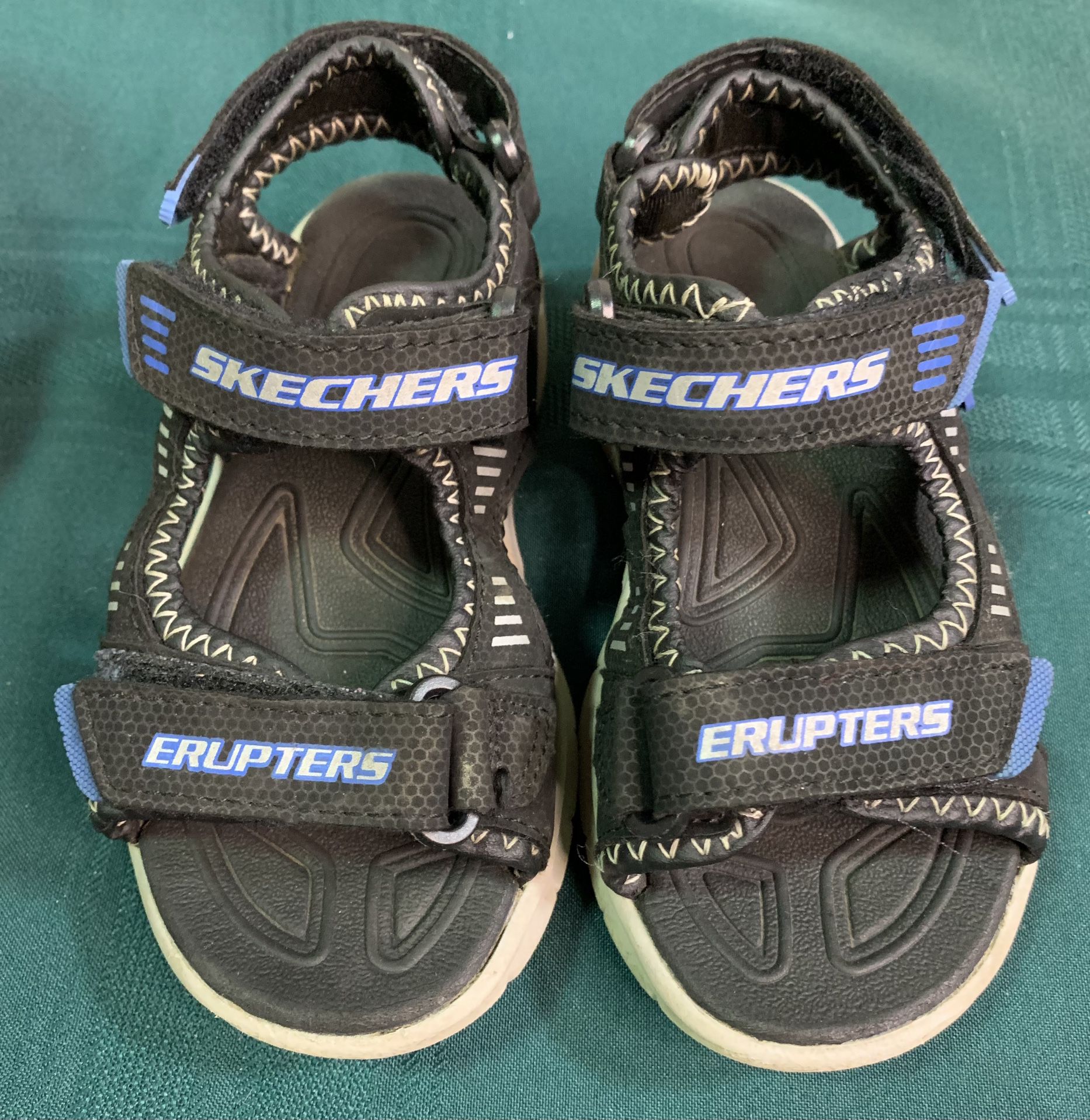 Skechers Erupters boys size 11 light up sandals shoes with adjustable velcro straps 