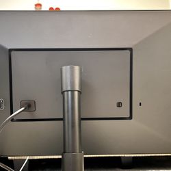 LG Ultrafine 24” 4K thunderbolt 3 display