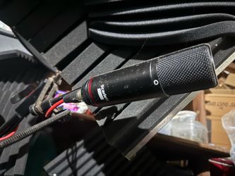 Scarlett studio mic and stand