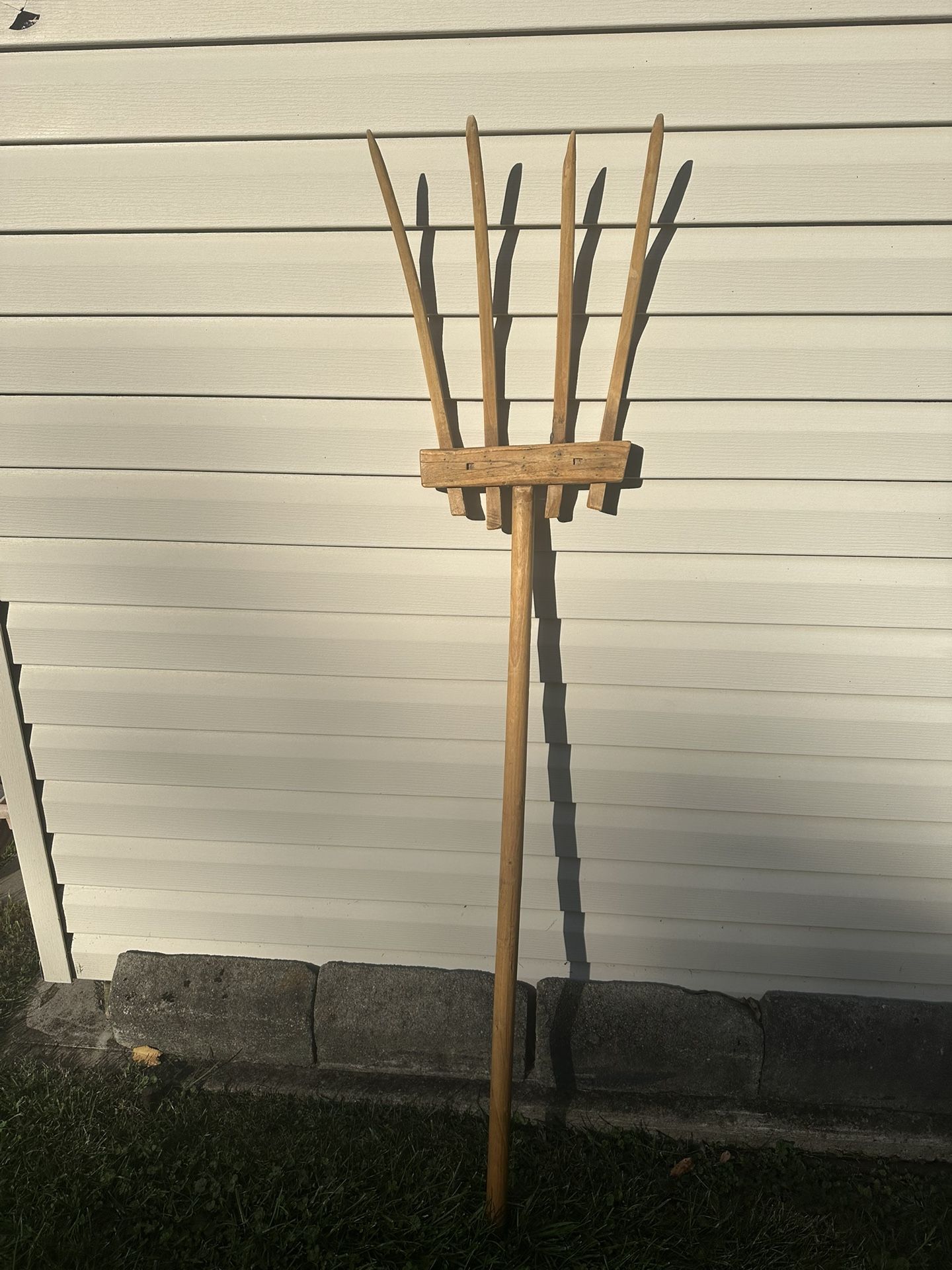 PRIMITIVE WOOD WOODEN HAY FORK PITCHFORK FARM BARN DECOR