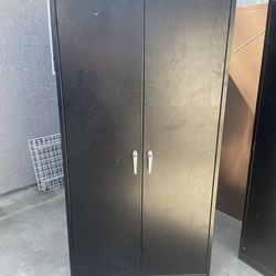 Steel storage cabinet