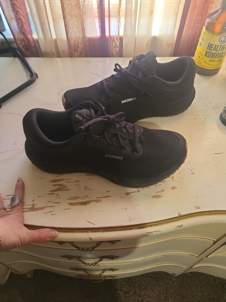 Like New Brooks Revel 7 Men's Size 10 Shoes $50 Obo