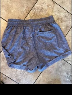 Lululemon shorts size 6 hi rise