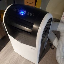 SOLEUS AIR Air Conditioner Model HcB-P13HP-D

Works fine. Hefty AC unit.
