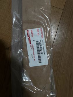 Toyota 75076-0R010 Rear Moulding Sub-Assembly 2013-2018 Toyota RAV4 750760R010
