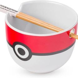 Silver Buffalo Pokemon Pokeball Ceramic Ramen Noodle Bowl with Chopsticks, Microwave Safe, 20 Ounces
New in the box
