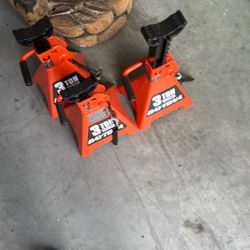 3 Ton Jack Stand Daytona Comes With 4