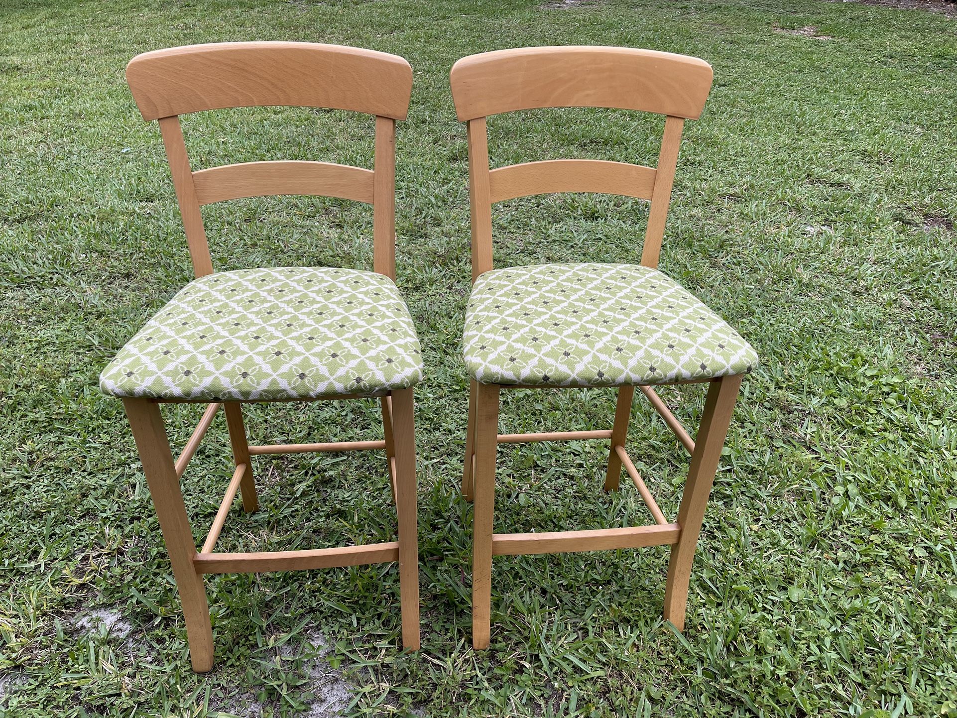 2 Bar Stools (25” To Seat) Good Condition. $25 Firm On Price