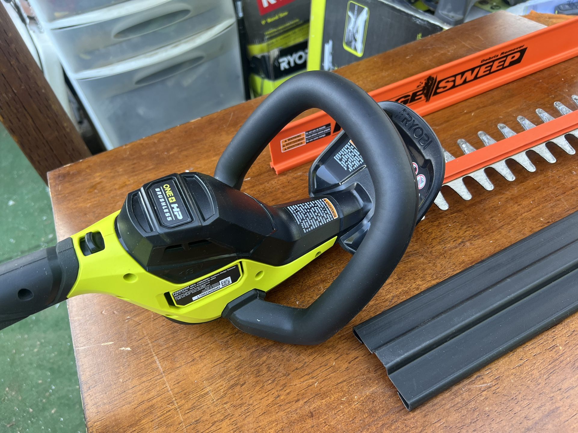Ryobi Brushless Hedge Trimmer Ryobi 36V HP 65cm Brushless Hedge