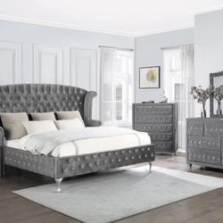 New Gray Velvet Queen Bedroom Set ( Queen Bed, Dresser Mirror And Nightstand ) 