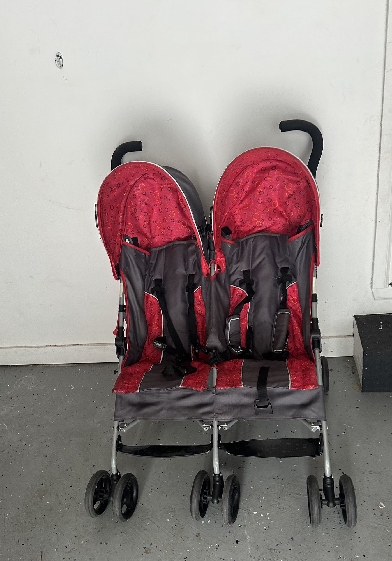 Delta Children Side by Side Stroller - with Recline