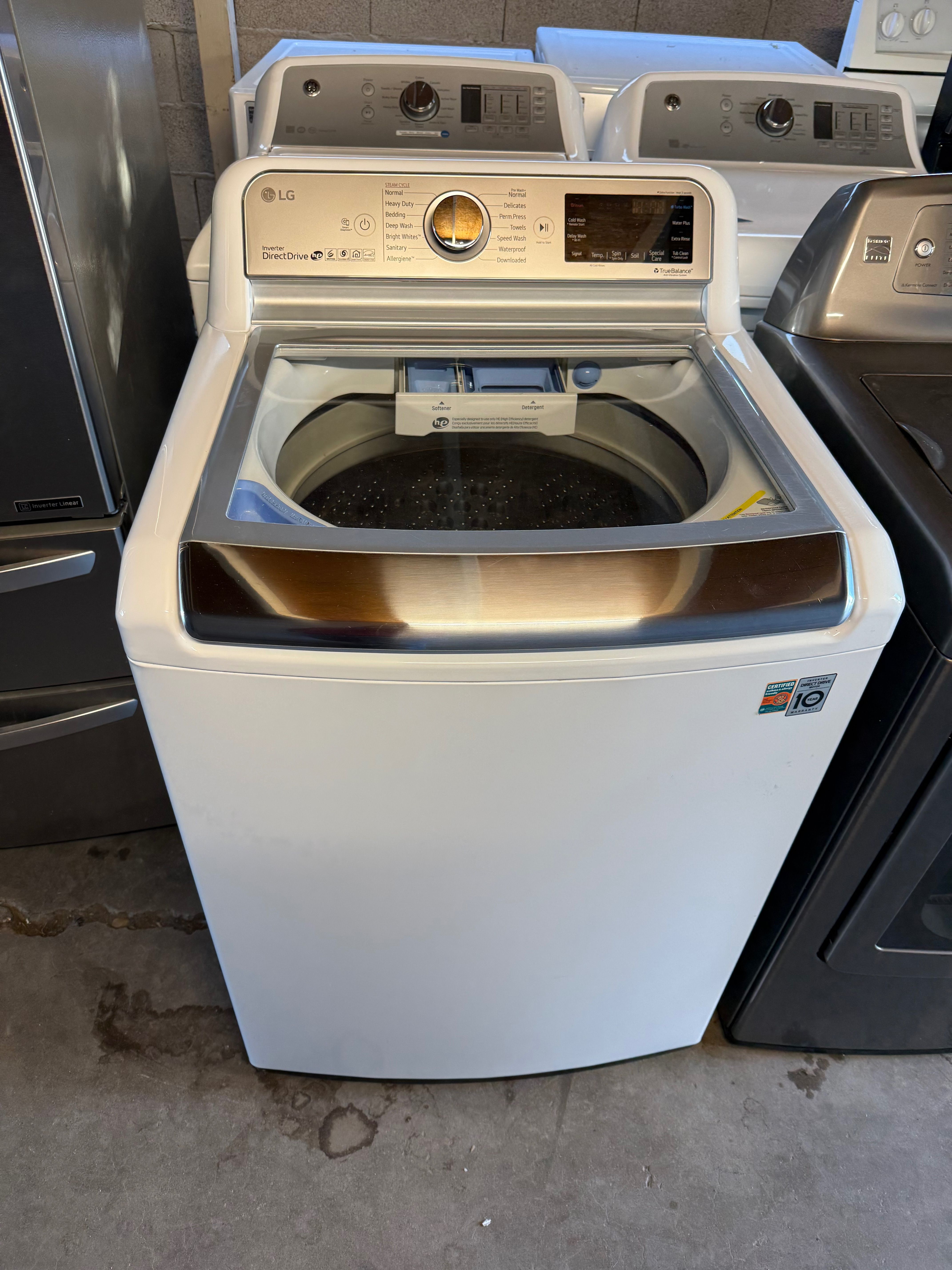 Almost new LG washer HE 5.0 CUFT