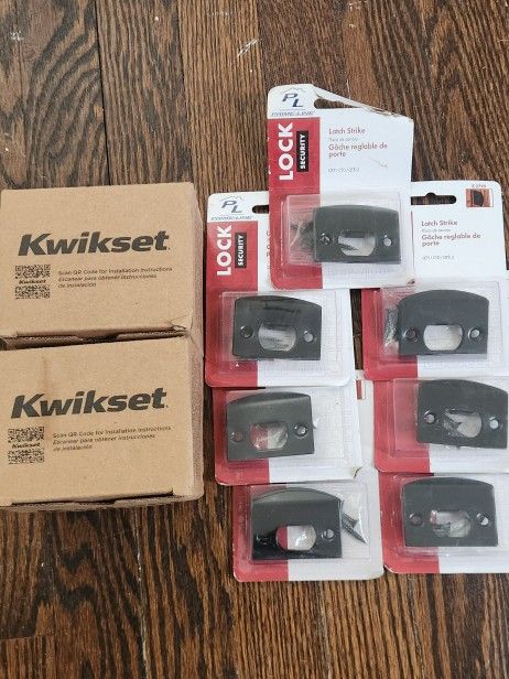 Black Locks With Keys [2] & Inside Door Latch Plates [7]