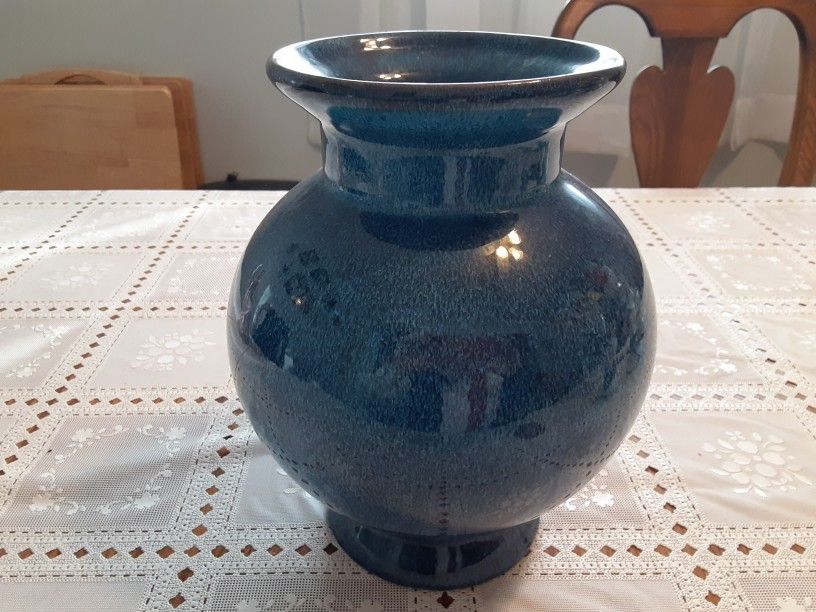 BEAUTIFUL LOOKING Blue VASE 10 INCHES Tall