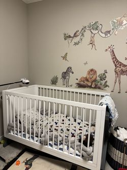 Storkcraft Equinox 3-in-1 Convertible Crib + Halo Toddler Mattress - Excellent Condition