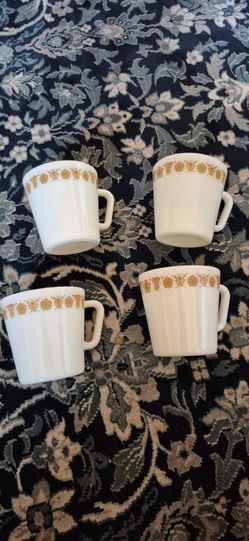 Set Of 4 Vintage Pyrex 1410 Butterfly Gold Mugs
