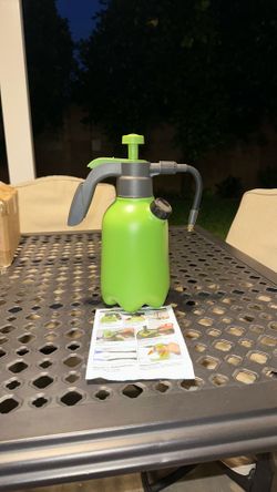 1/2 Gallon Pump Sprayer with Flexible Adjustable Nozzle