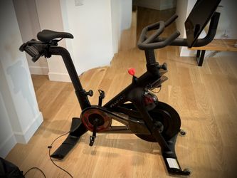 2022 Peloton Bike + Less Than 50 rides (Mint Condition)