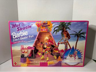 Retro 90s Vibes! Vintage 1994 Hot Skatin' Barbie 2-In-1 Skatin' Fun Playset (New in Box)