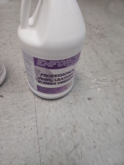 Professional vinyl, leather and rubber dressing