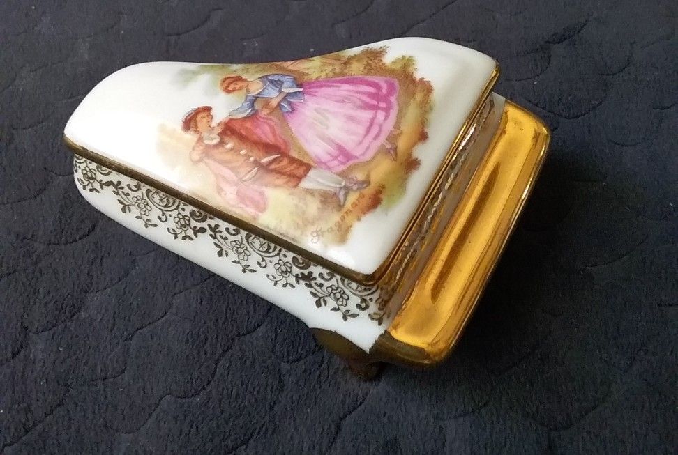 Limoges France - Piano Trinket