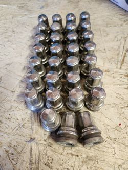 F250/350 OEM LUG NUTS