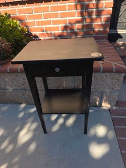 Corner table