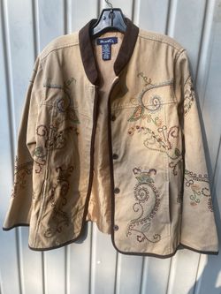 Denim&Co Vintage Jacket look Embroidery stickies sz L- pre owned side pockets brown color long sleeves embroidery on the back of the jacket and fully 