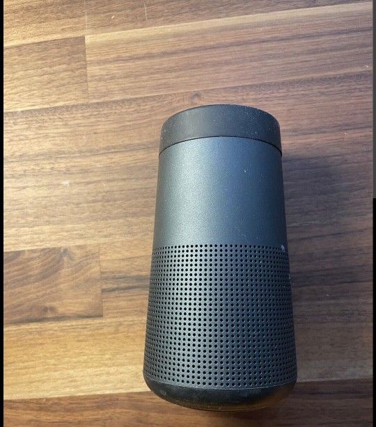 BOSE REVOLVE 2 PORTABLE BT SPEAKER (LIKE NEW)