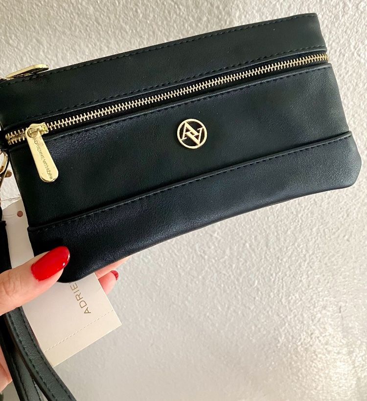 Adrienne Vittadini double zip wristlet 🖤