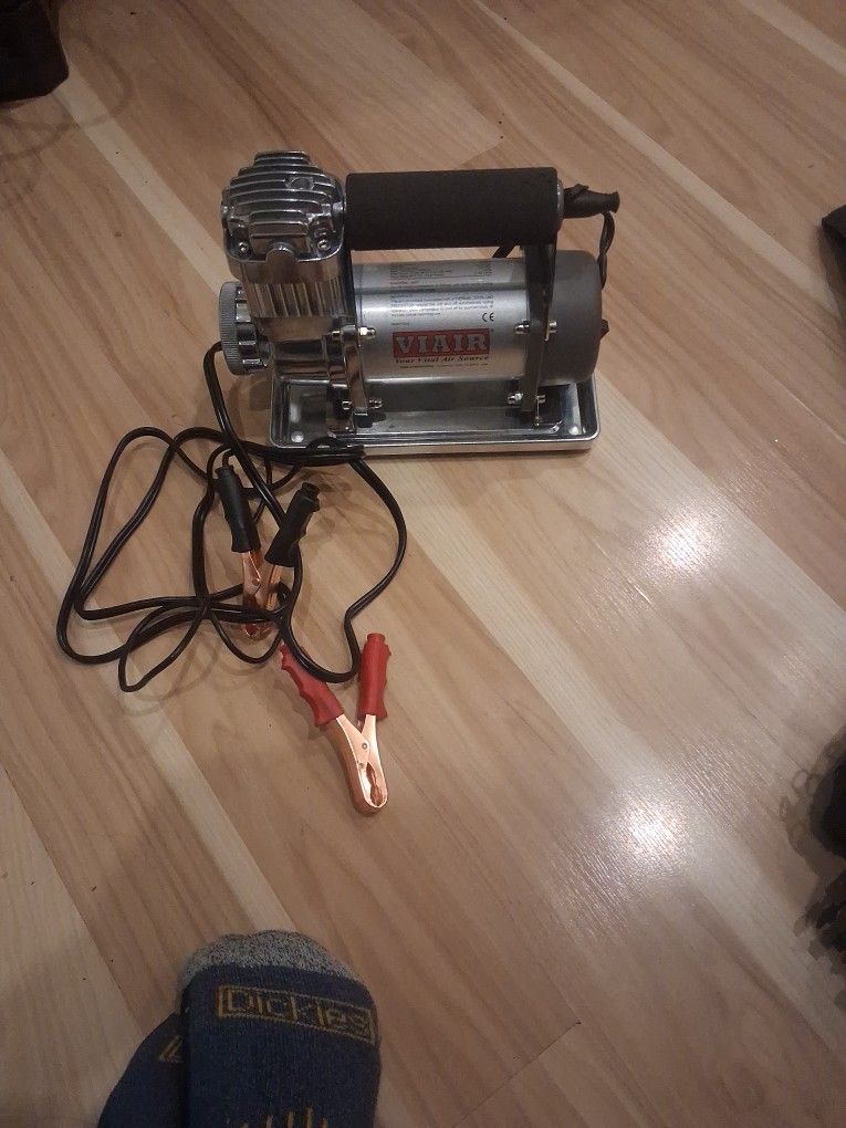 VIAIR 300P AUTOMATIC PORTABLE COMPRESSOR