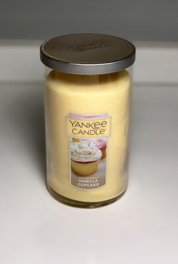 Yankee Candle Vanilla Cupcake 12 oz Pillar