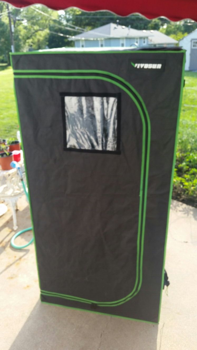 VIVOSUN 48"x48"x80" Mylar Hydroponic Grow Tent with Observation Window and Floor Tray for Indoor Plant Growing 4' x4'