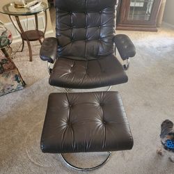 Vintage Ekornes Stressless Large Recliner With Ottoman